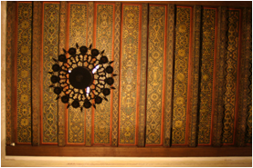 la mezquita had very intricate ceiling work