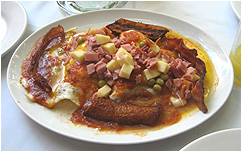 our 3rd breakfast dish of huevos motuleņos